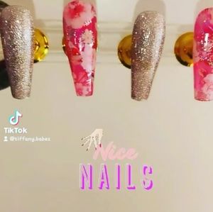 Press on nails